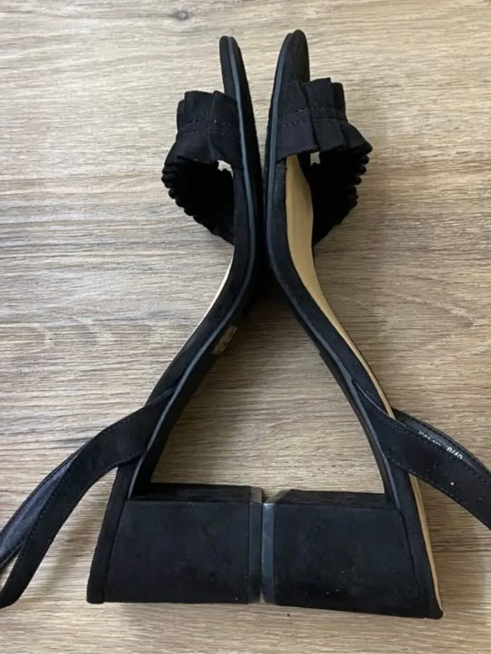 Chinese Laundry Velvet Ruffle Block Heel Ankle Strap Sandals Size 9